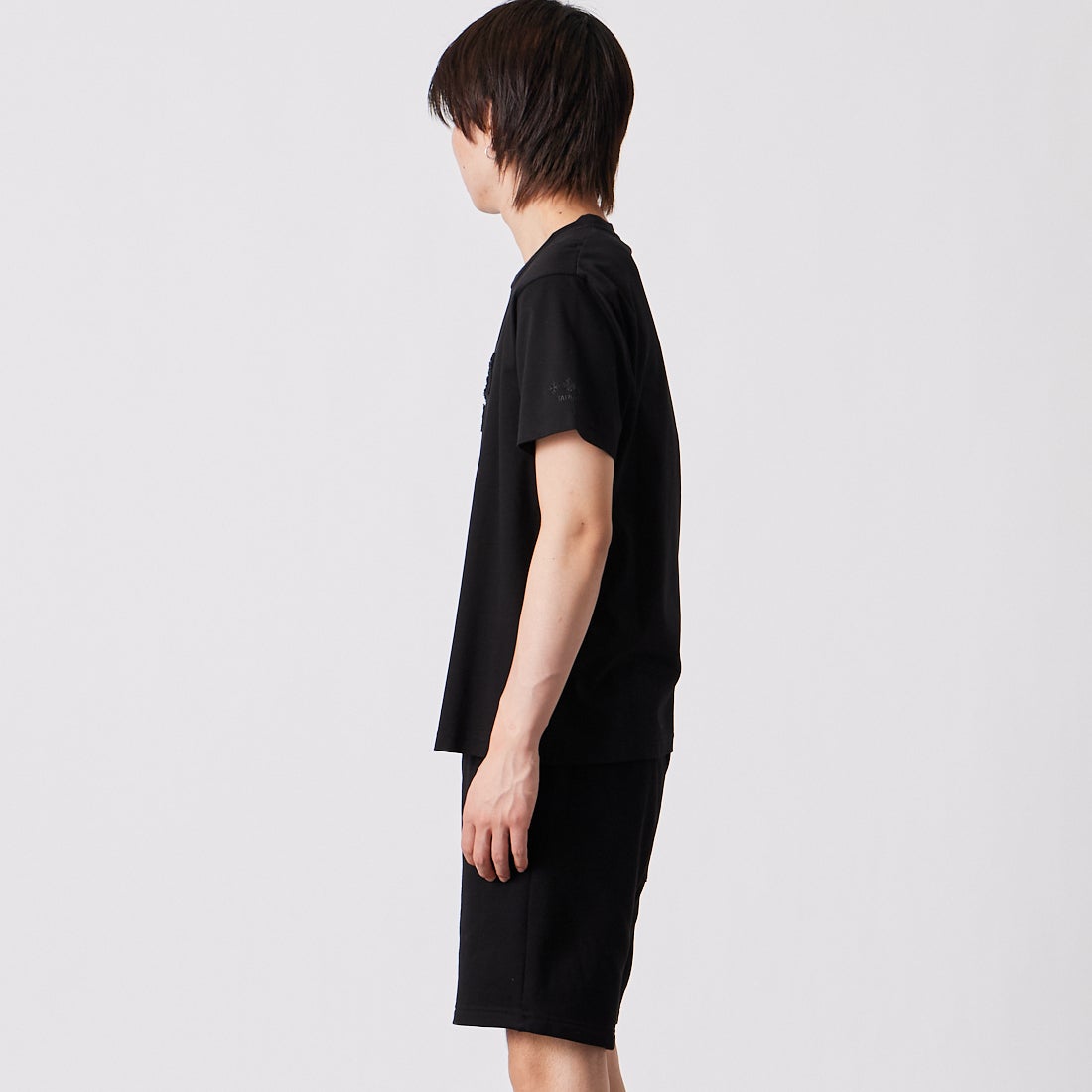 TATRAS [タトラス] ANCEO/アンチェオ ショートスリーブTシャツ [MCKZ0371083588] BLACK &&モデル身長：177cm 着用サイズ：1&&