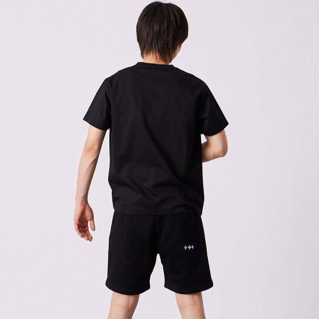 TATRAS [タトラス] ANCEO/アンチェオ ショートスリーブTシャツ [MCKZ0371083588] BLACK &&モデル身長：177cm 着用サイズ：1&&