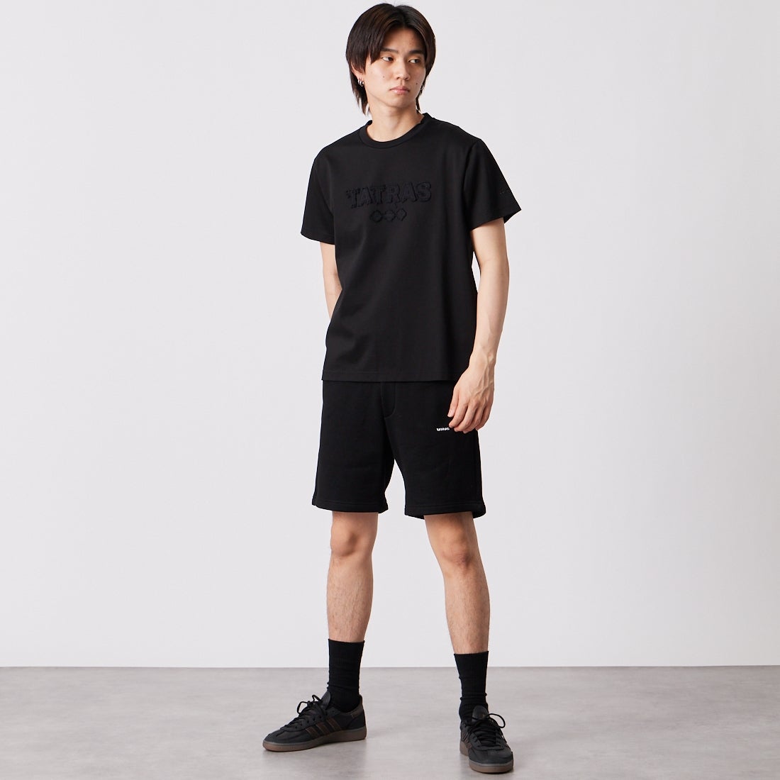 TATRAS [タトラス] ANCEO/アンチェオ ショートスリーブTシャツ [MCKZ0371083588] BLACK &&モデル身長：177cm 着用サイズ：1&&
