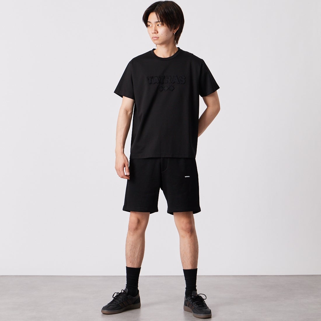TATRAS [タトラス] ANCEO/アンチェオ ショートスリーブTシャツ [MCKZ0371083588] BLACK &&モデル身長：177cm 着用サイズ：1&&