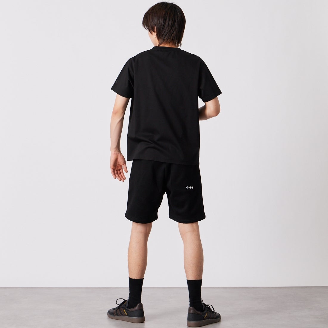 TATRAS [タトラス] ANCEO/アンチェオ ショートスリーブTシャツ [MCKZ0371083588] BLACK &&モデル身長：177cm 着用サイズ：1&&