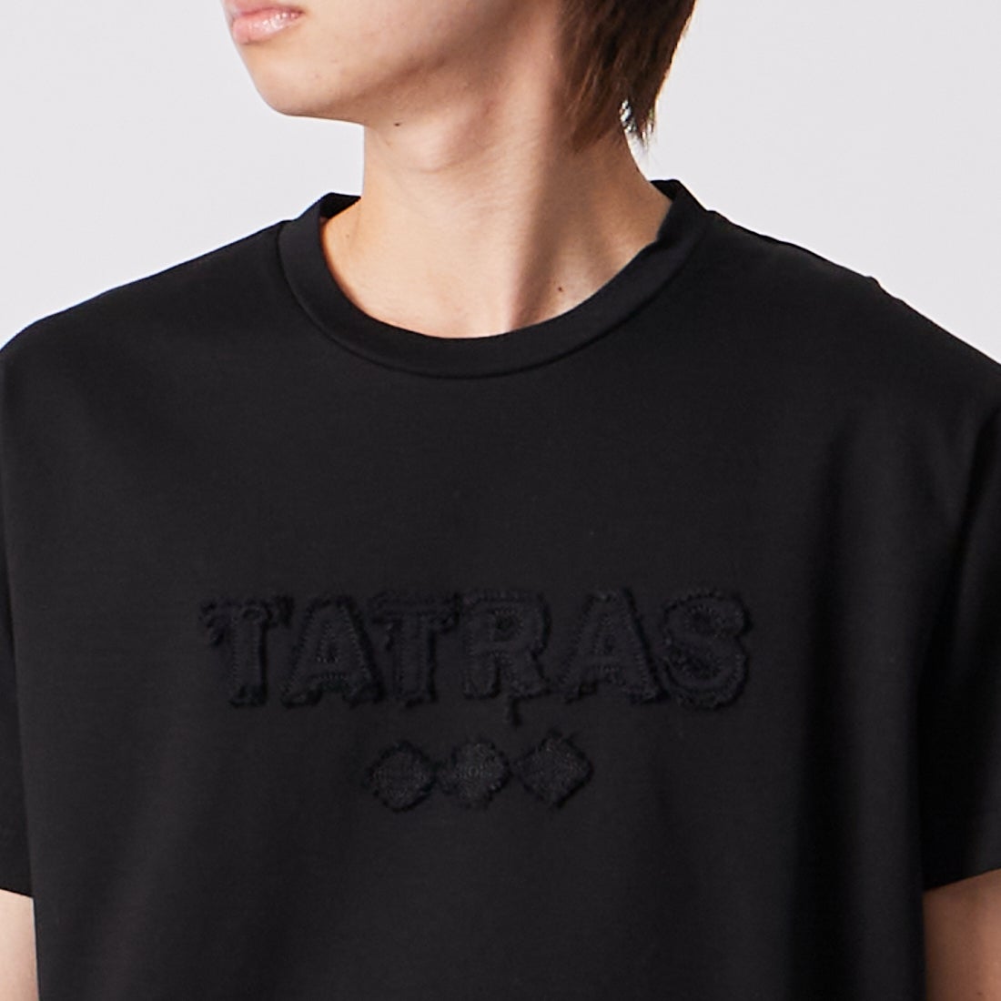 TATRAS [タトラス] ANCEO/アンチェオ ショートスリーブTシャツ [MCKZ0371083588] BLACK &&モデル身長：177cm 着用サイズ：1&&