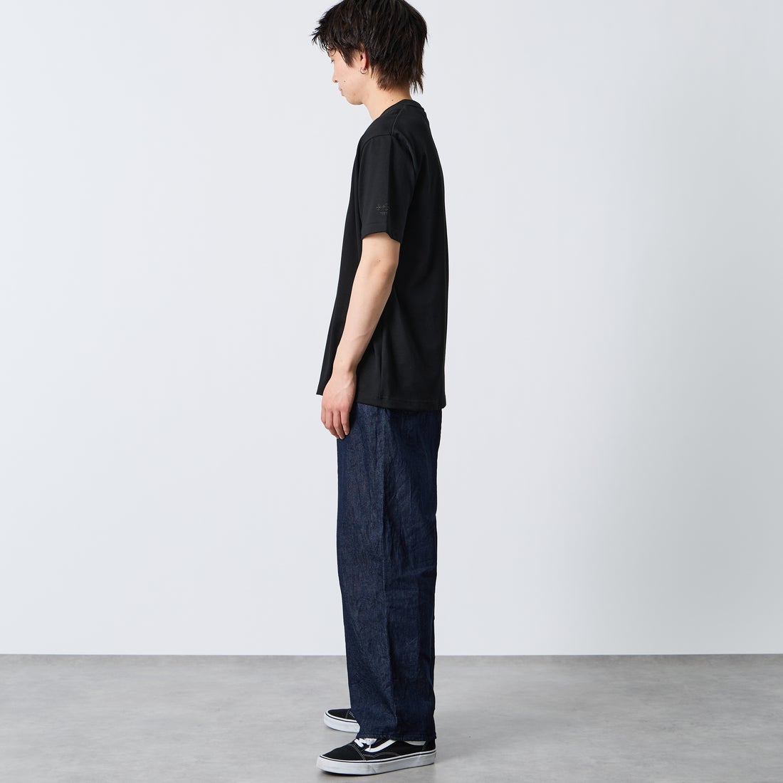 TATRAS [タトラス] CEFEO/セフィア ショートスリーブTシャツ [MCKZ0373083588] BLACK &&モデル身長：177cm 着用サイズ：2&&