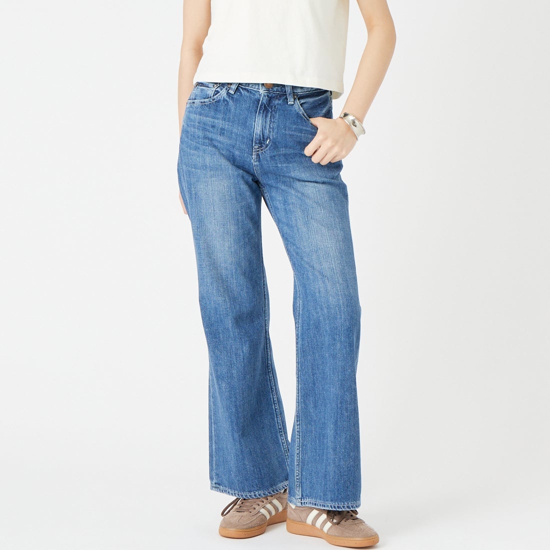 RED CARD TOKYRED CARD TOKYO [レッドカード トーキョー] ルーズフレアーデニム Twilight [98W12301AMD] K-AIR MID &&モデル身長：162cm 着用サイズ：22&&O [レッドカード トーキョー] ルーズフレアーデニム Twilight [98W12301AMD] K-AIR MID