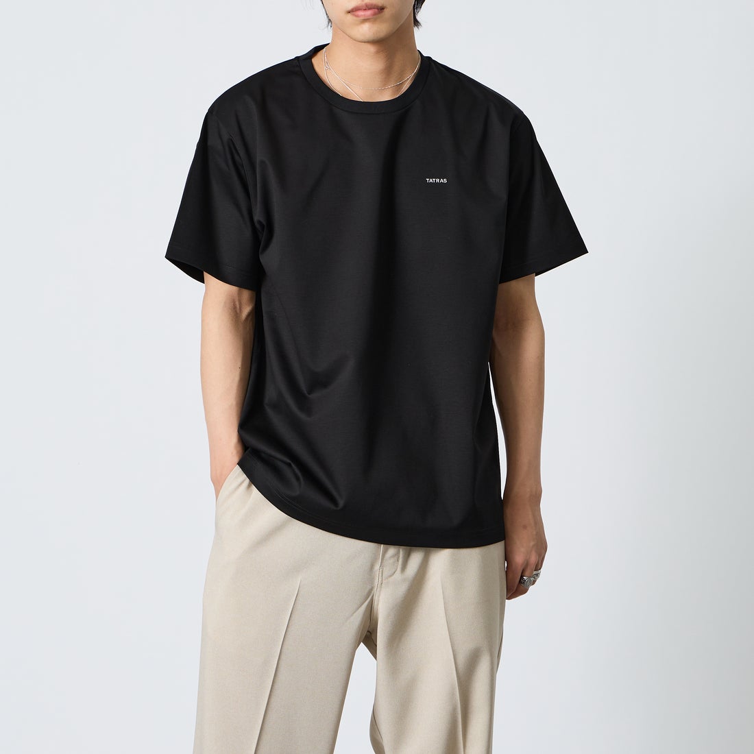 TATRAS [タトラス] SELO/セロ ショートスリーブTシャツ [MCKZ0053083588] BLACK &&モデル身長：179cm 着用サイズ：3&&