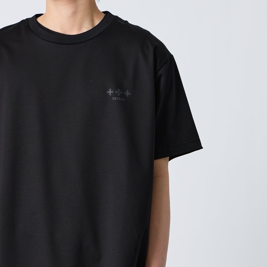TATRAS [タトラス] ORESTE/オレステ ショートスリーブTシャツ [MCKZ0365083588] BLACK &&モデル身長：177cm 着用サイズ：3&&