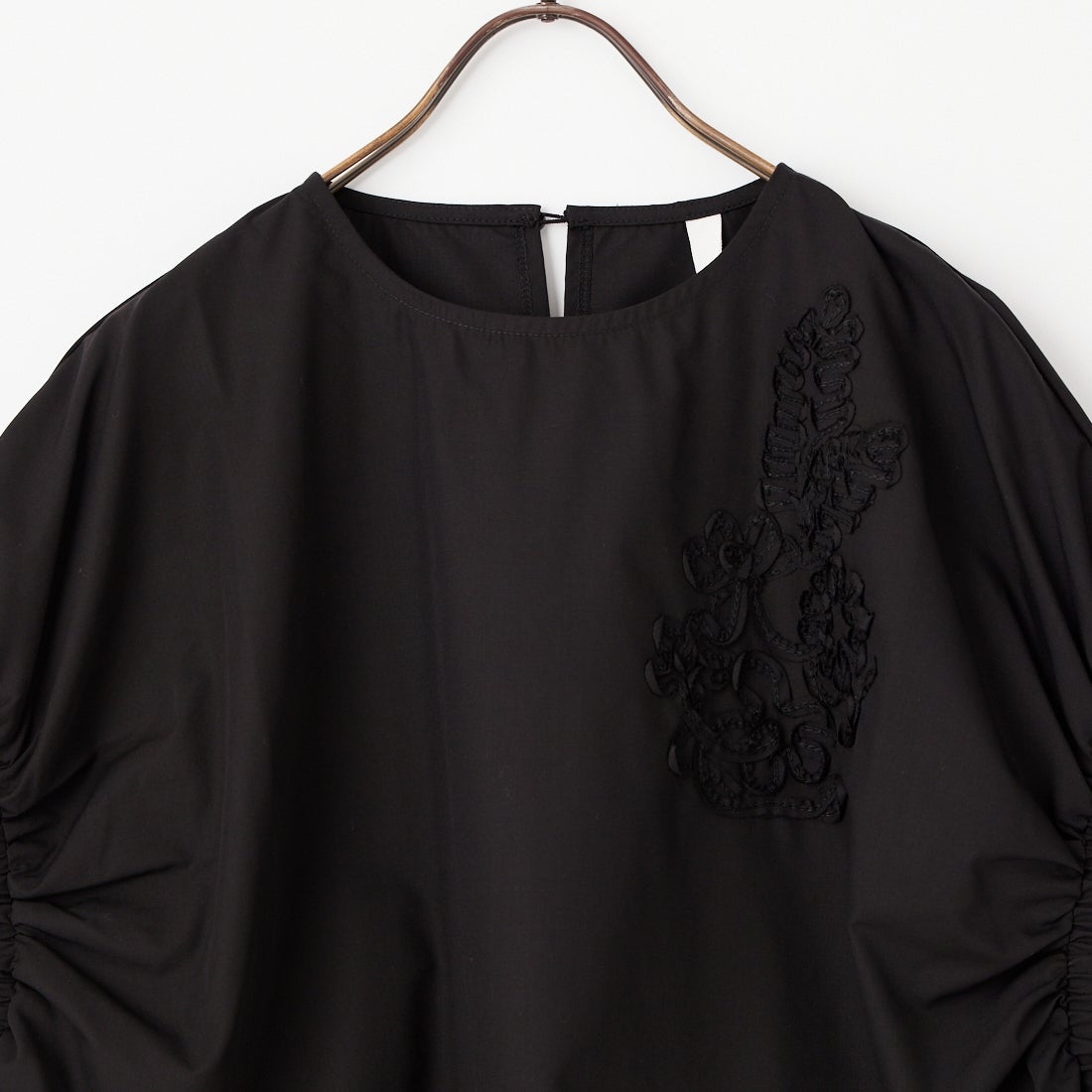 Kelen [ケレン] コード刺繍デザイントップス PAKIA [LKL26HBL2292] BLACK