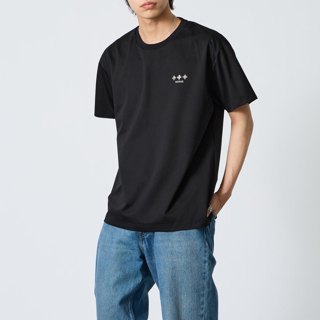 TATRAS [タトラス] NUNKI/ヌンキ ショートスリーブTシャツ [MCKZ0378083588] BLACK &&モデル身長：179cm 着用サイズ：3&&