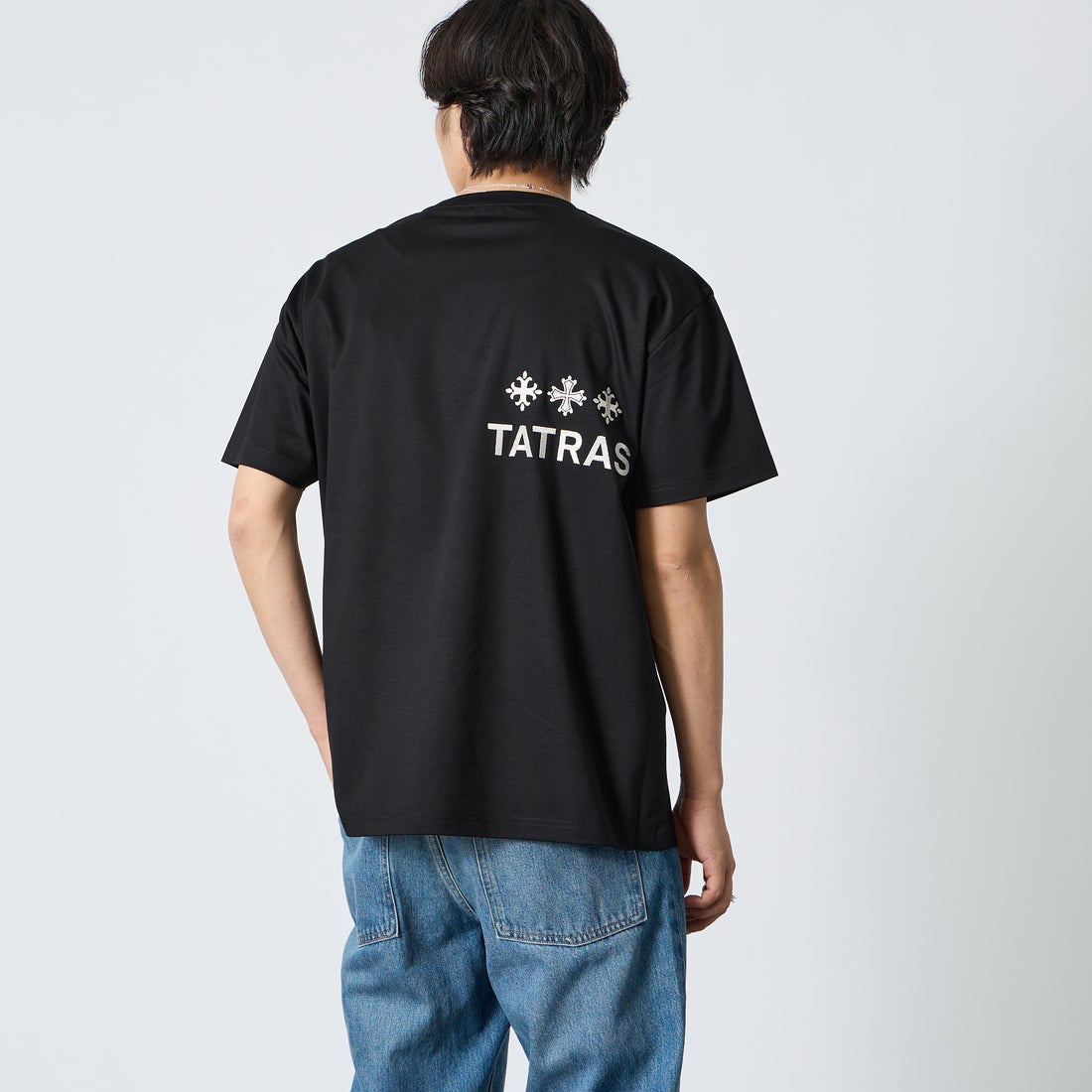 TATRAS [タトラス] NUNKI/ヌンキ ショートスリーブTシャツ [MCKZ0378083588] BLACK &&モデル身長：179cm 着用サイズ：3&&