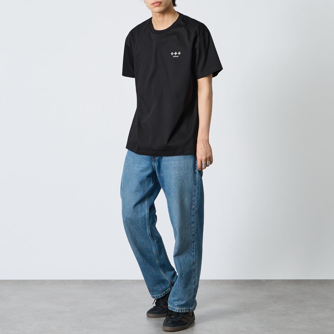 TATRAS [タトラス] NUNKI/ヌンキ ショートスリーブTシャツ [MCKZ0378083588] BLACK &&モデル身長：179cm 着用サイズ：3&&