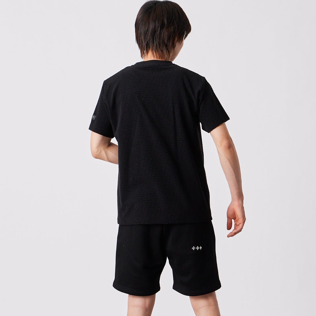 TATRAS [タトラス] LOGELO/ロジェーロ ショートスリーブTシャツ [MCKZ0556083588] BLACK &&モデル身長：177cm 着用サイズ：1&&