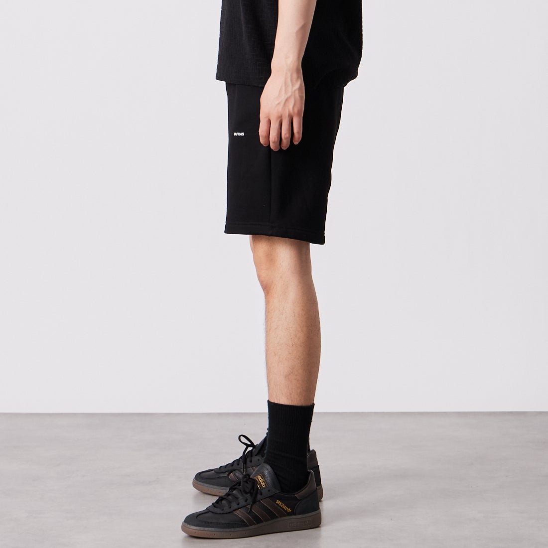 TATRAS [タトラス] FUSSA/フッサ ショートパンツ [MCKZ0376103588] BLACK &&モデル身長：177cm 着用サイズ：1&&