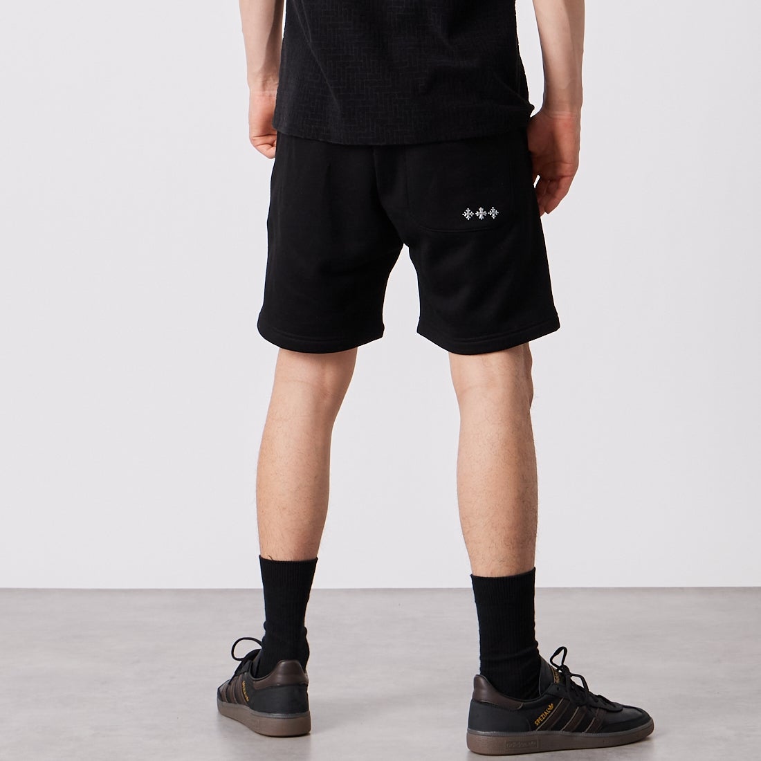 TATRAS [タトラス] FUSSA/フッサ ショートパンツ [MCKZ0376103588] BLACK &&モデル身長：177cm 着用サイズ：1&&