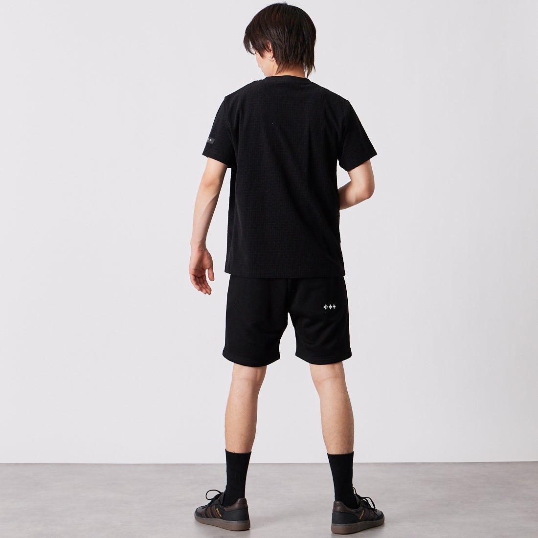 TATRAS [タトラス] FUSSA/フッサ ショートパンツ [MCKZ0376103588] BLACK &&モデル身長：177cm 着用サイズ：1&&
