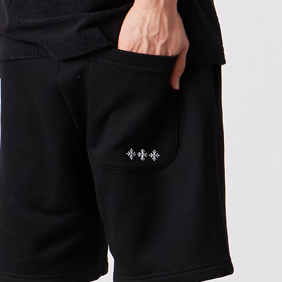 TATRAS [タトラス] FUSSA/フッサ ショートパンツ [MCKZ0376103588] BLACK &&モデル身長：177cm 着用サイズ：1&&