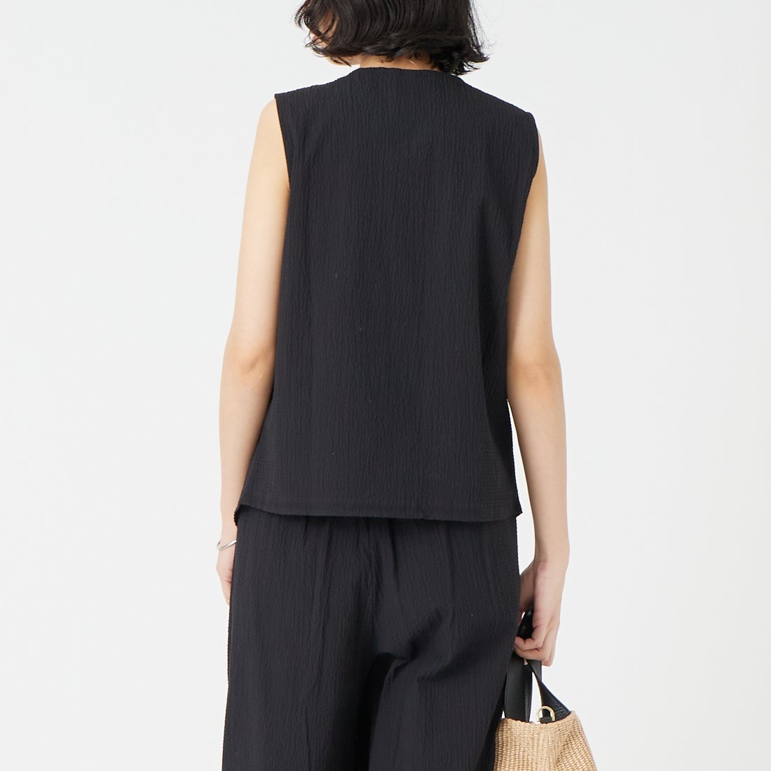 me. [ミードット] バンピーコットンスリーブレスベスト [ME-26107] 298 NIGHT &&モデル身長：162cm 着用サイズ：F&&