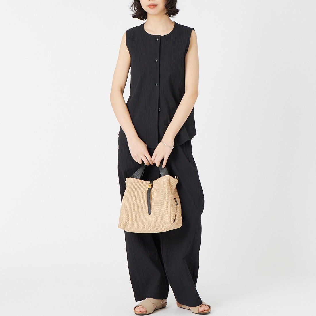 me. [ミードット] バンピーコットンスリーブレスベスト [ME-26107] 298 NIGHT &&モデル身長：162cm 着用サイズ：F&&