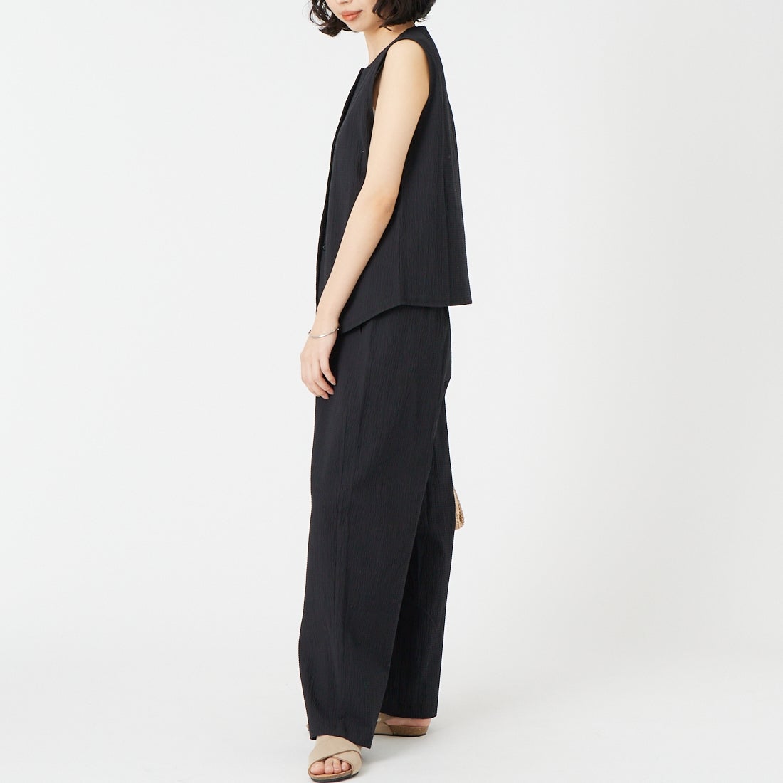 me. [ミードット] バンピーコットンスリーブレスベスト [ME-26107] 298 NIGHT &&モデル身長：162cm 着用サイズ：F&&