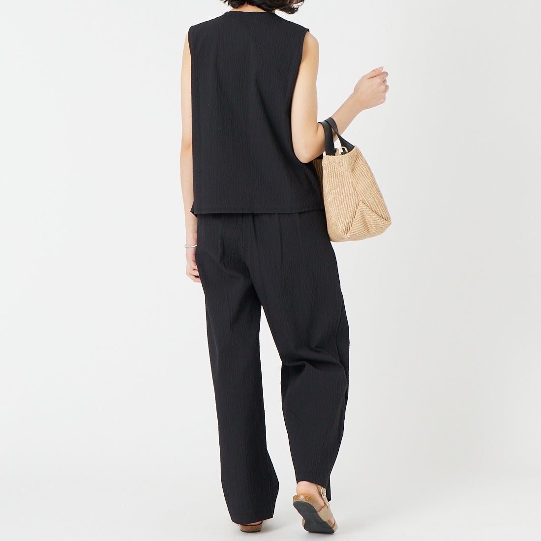 me. [ミードット] バンピーコットンスリーブレスベスト [ME-26107] 298 NIGHT &&モデル身長：162cm 着用サイズ：F&&