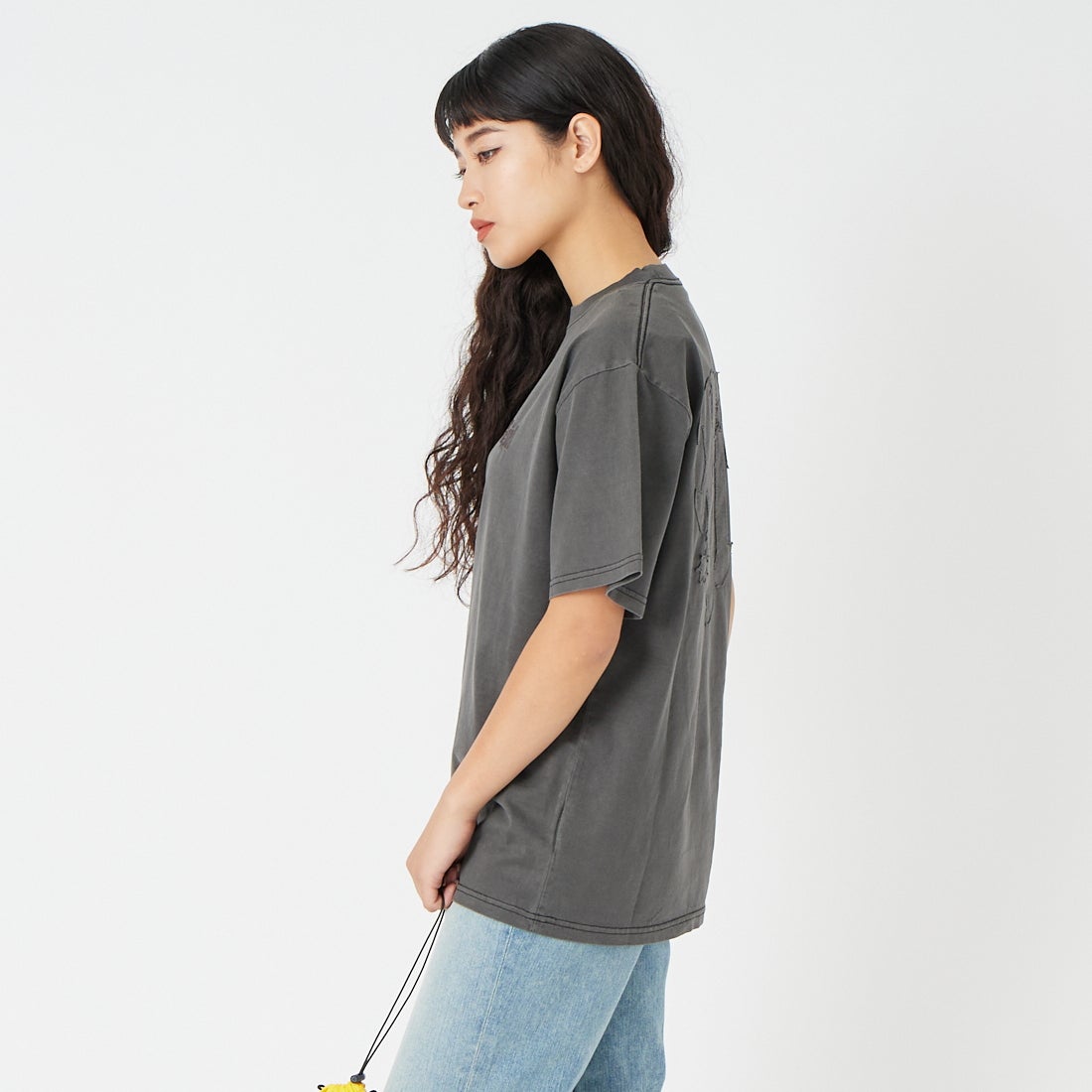 X-girl [エックスガール] ピグメントダイ ハート&ロゴ ショートスリーブTシャツ [105261011023] BLACK &&モデル身長：162cm 着用サイズ：M&&