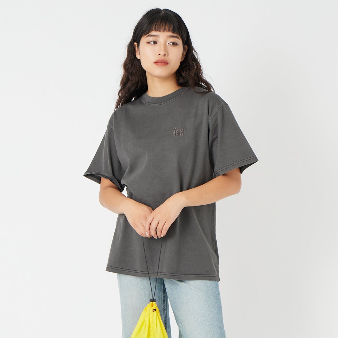 X-girl [エックスガール] ピグメントダイ ハート&ロゴ ショートスリーブTシャツ [105261011023] BLACK &&モデル身長：162cm 着用サイズ：M&&