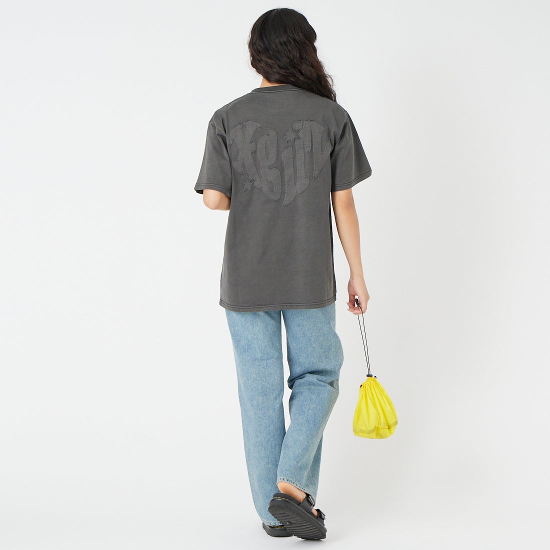 X-girl [エックスガール] ピグメントダイ ハート&ロゴ ショートスリーブTシャツ [105261011023] BLACK &&モデル身長：162cm 着用サイズ：M&&