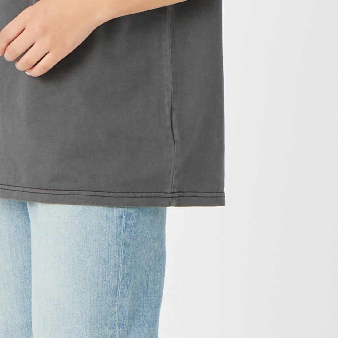 X-girl [エックスガール] ピグメントダイ ハート&ロゴ ショートスリーブTシャツ [105261011023] BLACK &&モデル身長：162cm 着用サイズ：M&&