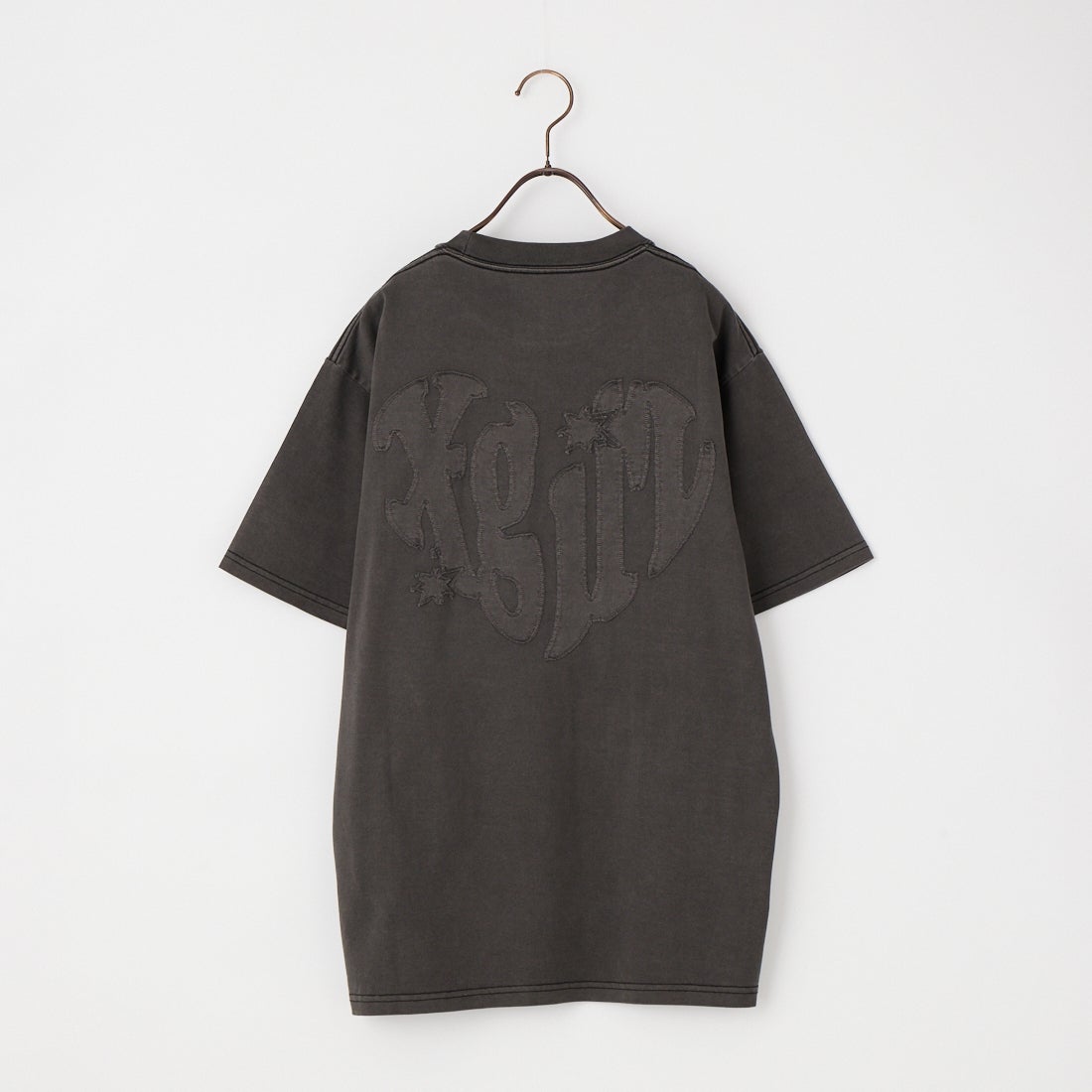 X-girl [エックスガール] ピグメントダイ ハート&ロゴ ショートスリーブTシャツ [105261011023] BLACK