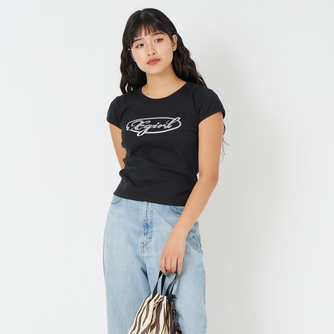X-girl [エックスガール] ラインストーンオーバルロゴベビーTシャツ [105261011010] BLACK &&モデル身長：162cm 着用サイズ：M&&