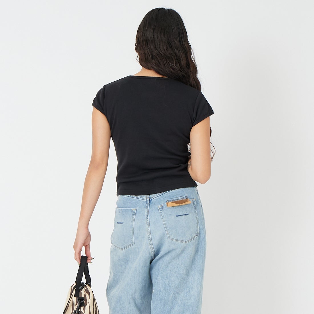 X-girl [エックスガール] ラインストーンオーバルロゴベビーTシャツ [105261011010] BLACK &&モデル身長：162cm 着用サイズ：M&&