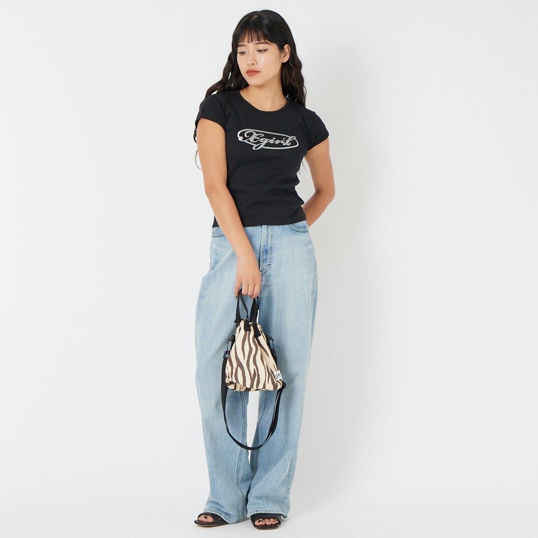 X-girl [エックスガール] ラインストーンオーバルロゴベビーTシャツ [105261011010] BLACK &&モデル身長：162cm 着用サイズ：M&&