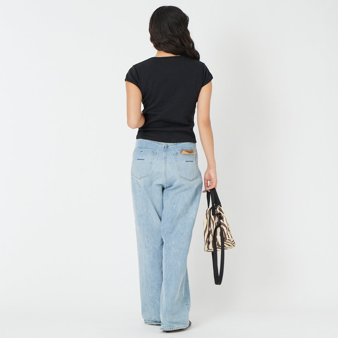 X-girl [エックスガール] ラインストーンオーバルロゴベビーTシャツ [105261011010] BLACK &&モデル身長：162cm 着用サイズ：M&&