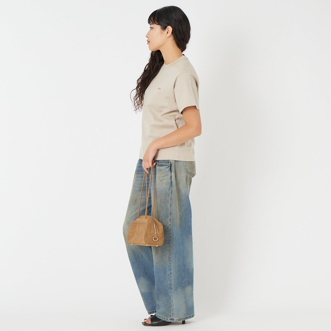 X-girl [エックスガール] フェイスロゴショートTシャツ [105261011007] BEIGE &&モデル身長：162cm 着用サイズ：M&&