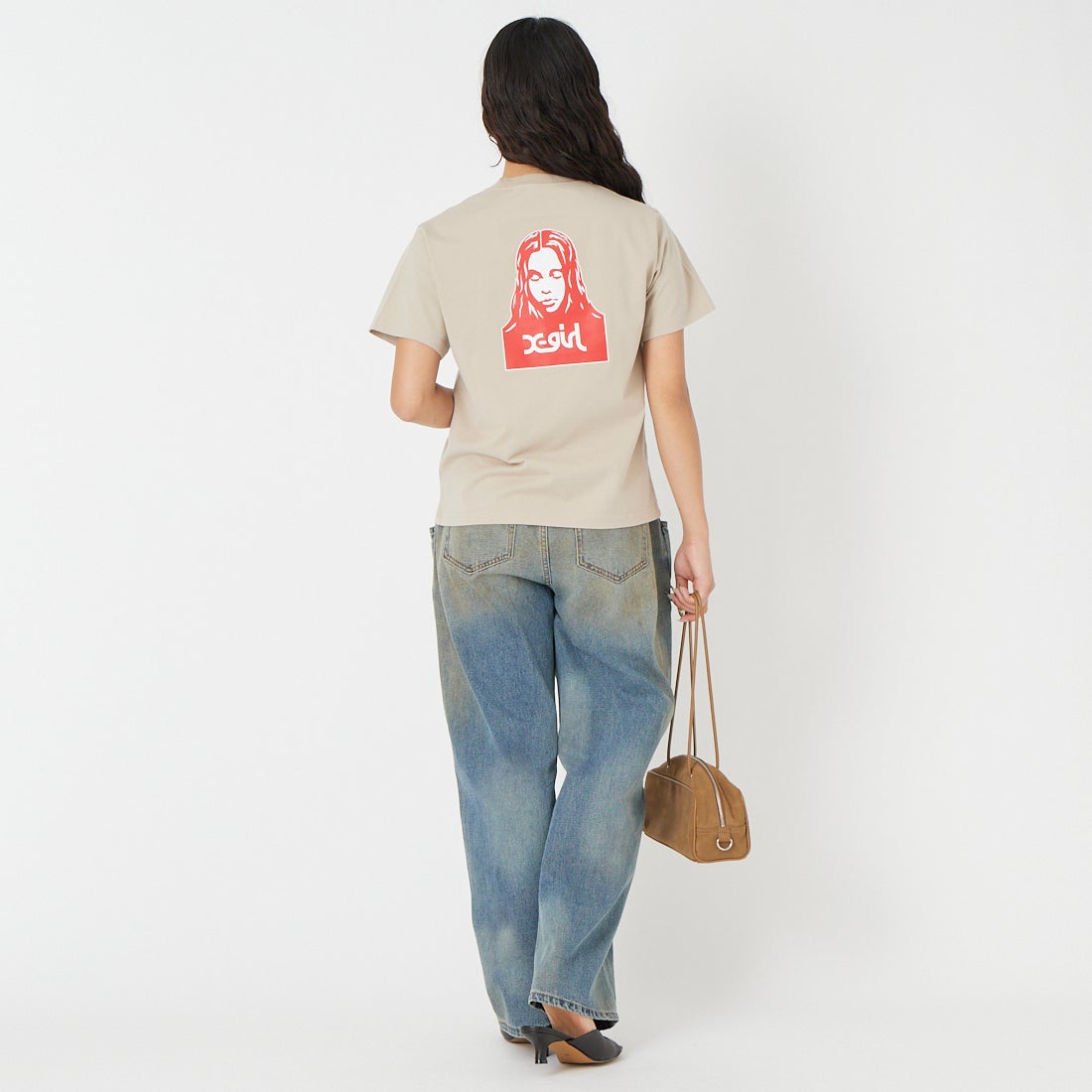 X-girl [エックスガール] フェイスロゴショートTシャツ [105261011007] BEIGE &&モデル身長：162cm 着用サイズ：M&&