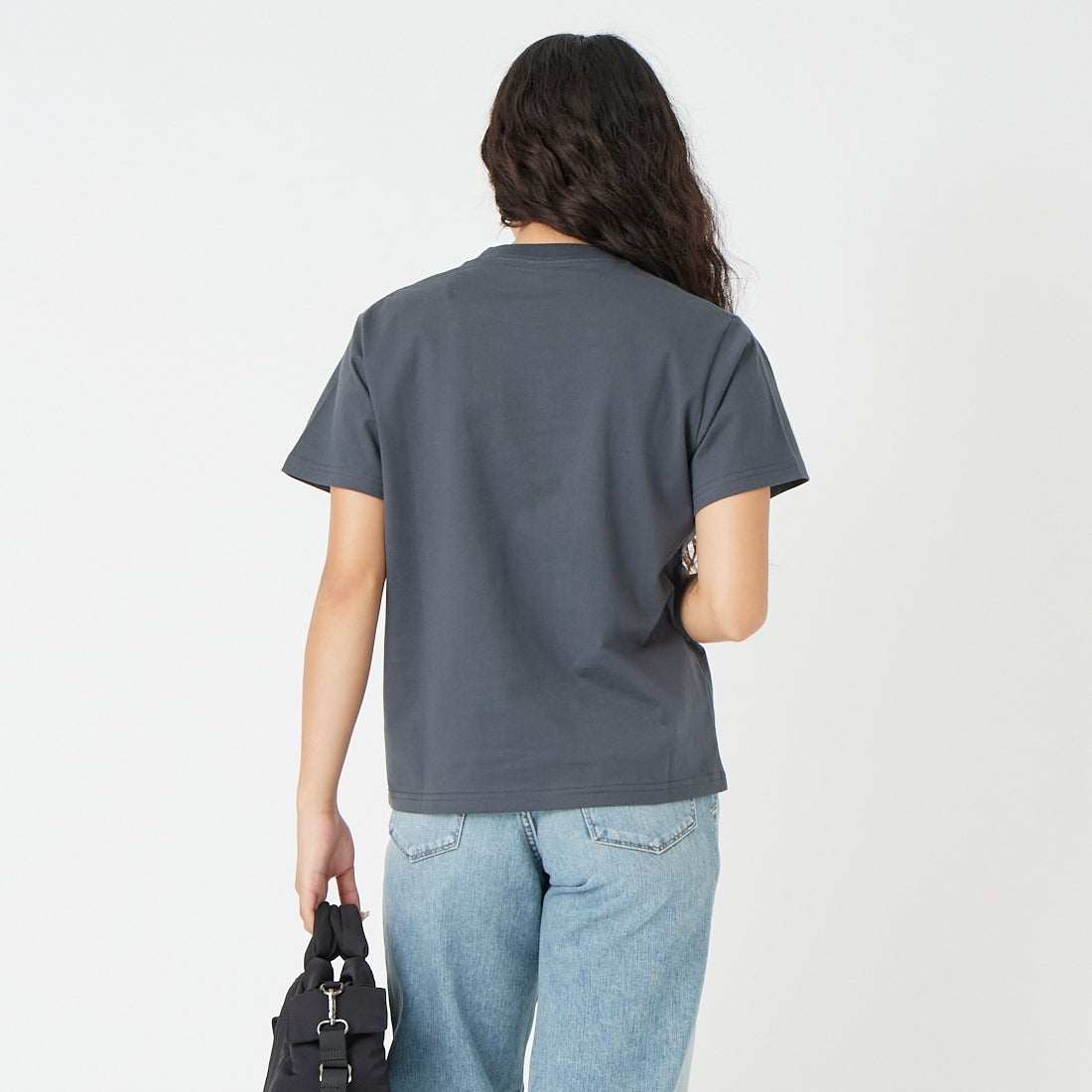 X-girl [エックスガール] スタッズロゴ ショートスリーブTシャツ [105261011016] CHARCOAL &&モデル身長：162cm 着用サイズ：M&&