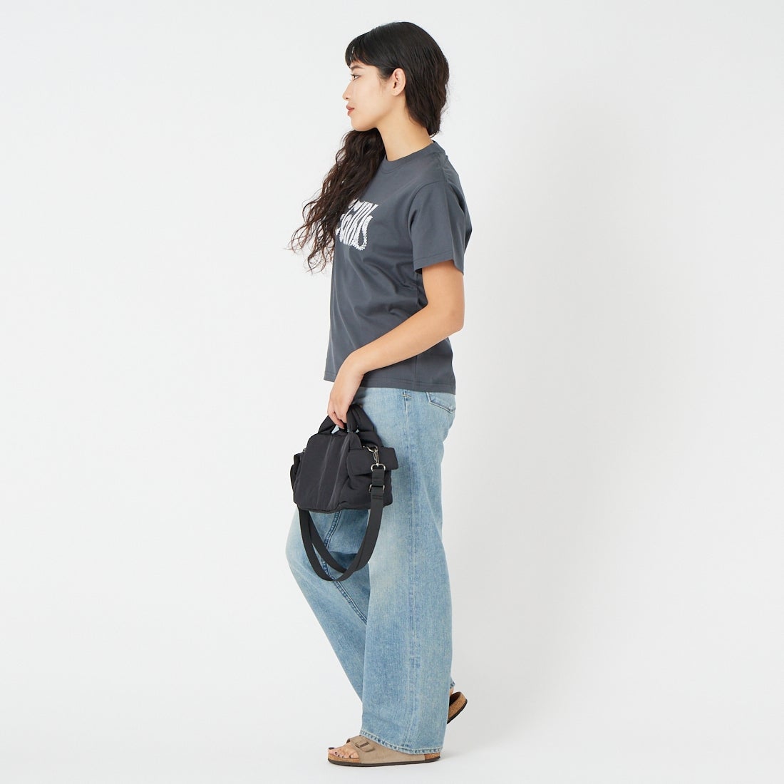 X-girl [エックスガール] スタッズロゴ ショートスリーブTシャツ [105261011016] CHARCOAL &&モデル身長：162cm 着用サイズ：M&&