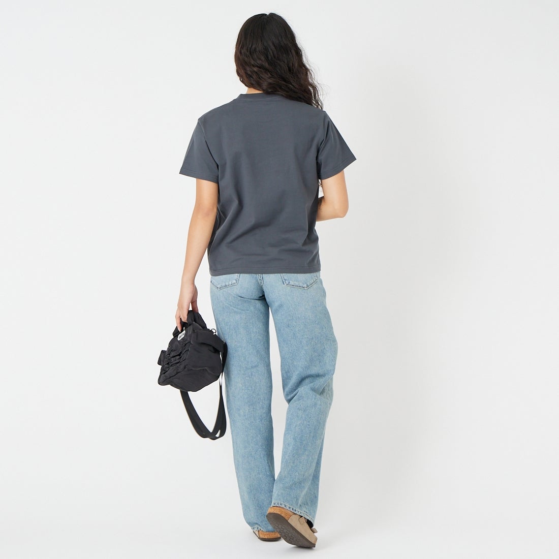 X-girl [エックスガール] スタッズロゴ ショートスリーブTシャツ [105261011016] CHARCOAL &&モデル身長：162cm 着用サイズ：M&&