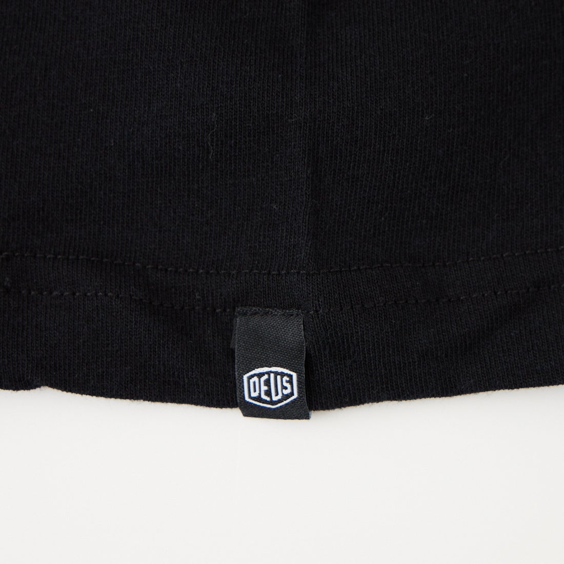 DEUS EX MACHINA [デウス エクス マキナ] SHIELD スタンダードTシャツ [D261MTS189] BLACK