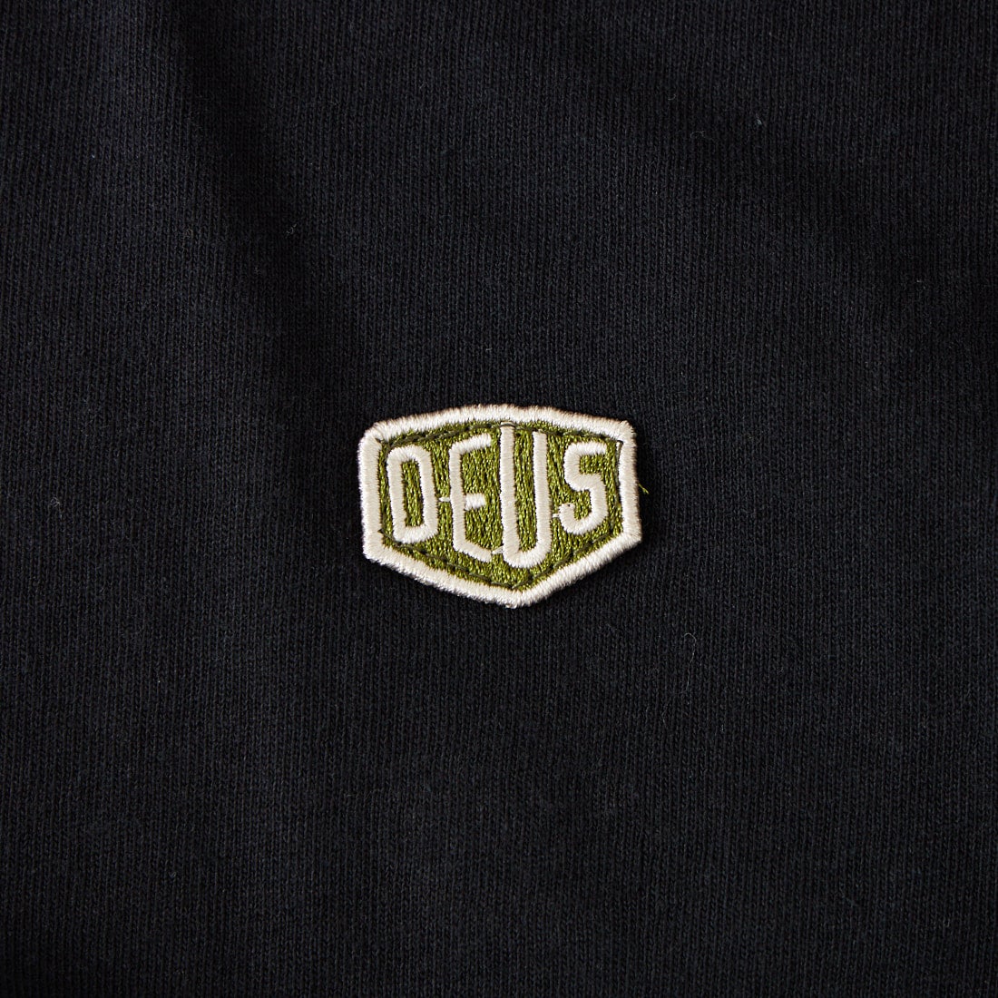 DEUS EX MACHINA [デウス エクス マキナ] SHIELD スタンダードTシャツ [D261MTS189] BLACK