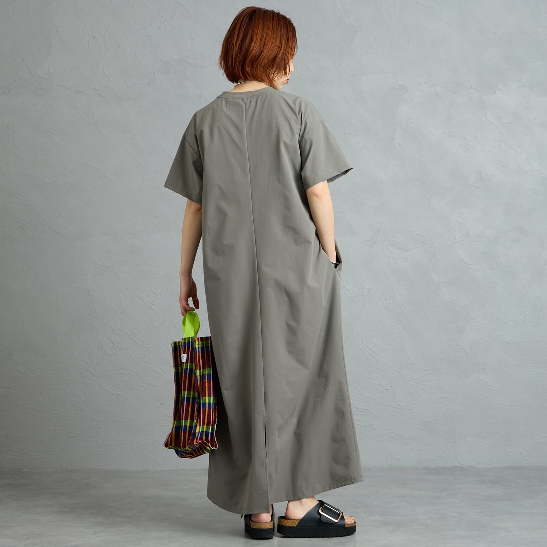 MIZUNO [ミズノ] 別注 4WAYストレッチ ギャザーデザインワンピース [D2JCDW01-JF] CHARCOAL &&モデル身長：158cm 着用サイズ：F&&