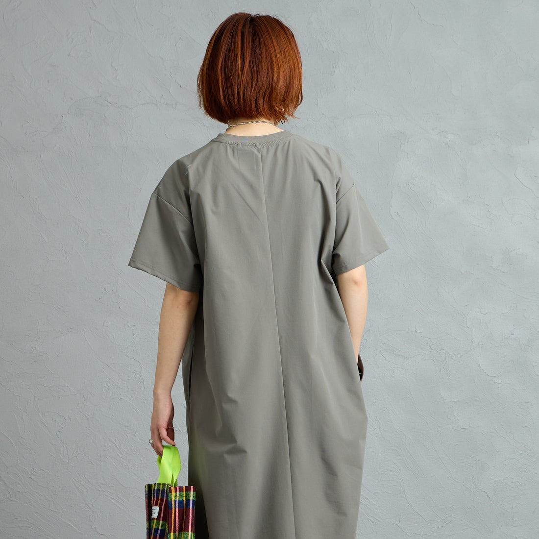 MIZUNO [ミズノ] 別注 4WAYストレッチ ギャザーデザインワンピース [D2JCDW01-JF] CHARCOAL &&モデル身長：158cm 着用サイズ：F&&