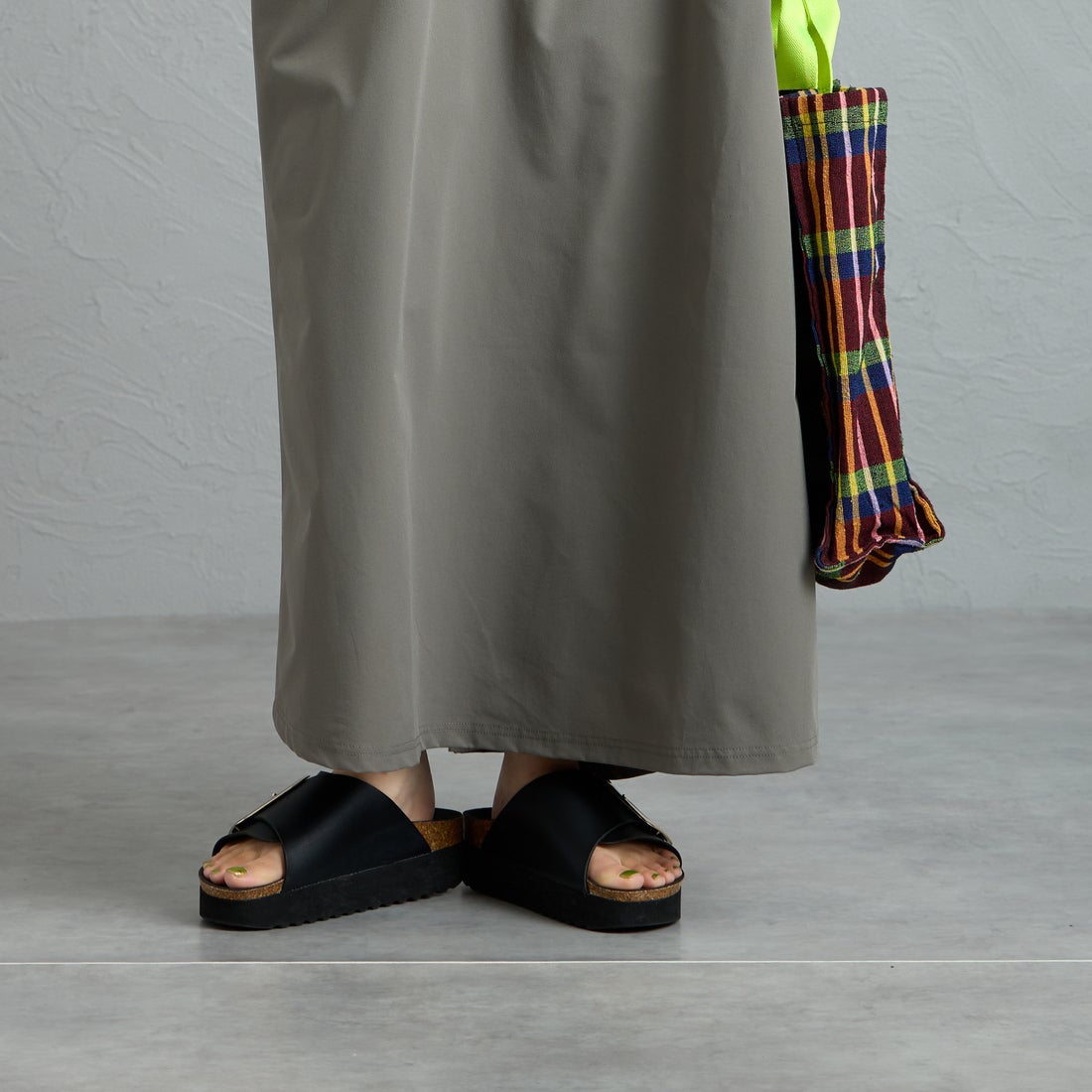 MIZUNO [ミズノ] 別注 4WAYストレッチ ギャザーデザインワンピース [D2JCDW01-JF] CHARCOAL &&モデル身長：158cm 着用サイズ：F&&