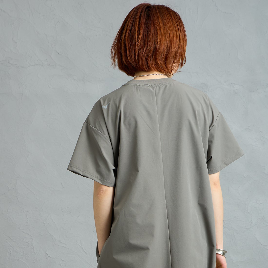 MIZUNO [ミズノ] 別注 4WAYストレッチ ギャザーデザインワンピース [D2JCDW01-JF] CHARCOAL &&モデル身長：158cm 着用サイズ：F&&