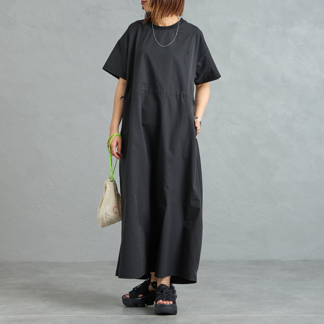 MIZUNO [ミズノ] 別注 4WAYストレッチ ギャザーデザインワンピース [D2JCDW01-JF] BLACK &&モデル身長：159cm 着用サイズ：F&&