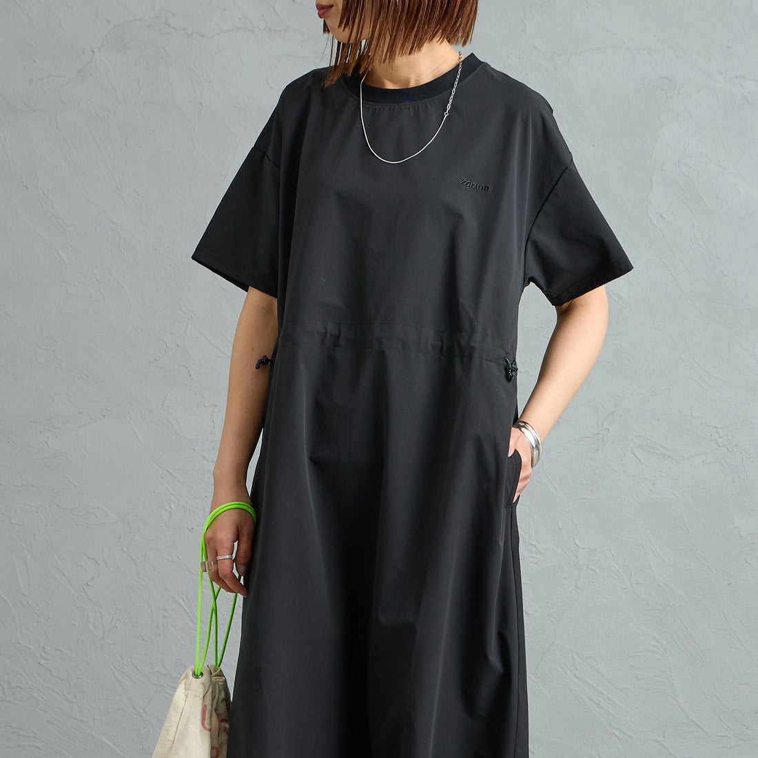 MIZUNO [ミズノ] 別注 4WAYストレッチ ギャザーデザインワンピース [D2JCDW01-JF] BLACK &&モデル身長：159cm 着用サイズ：F&&