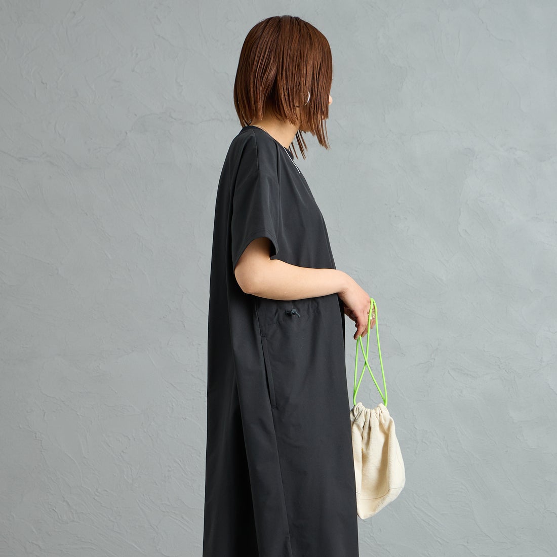 MIZUNO [ミズノ] 別注 4WAYストレッチ ギャザーデザインワンピース [D2JCDW01-JF] BLACK &&モデル身長：159cm 着用サイズ：F&&