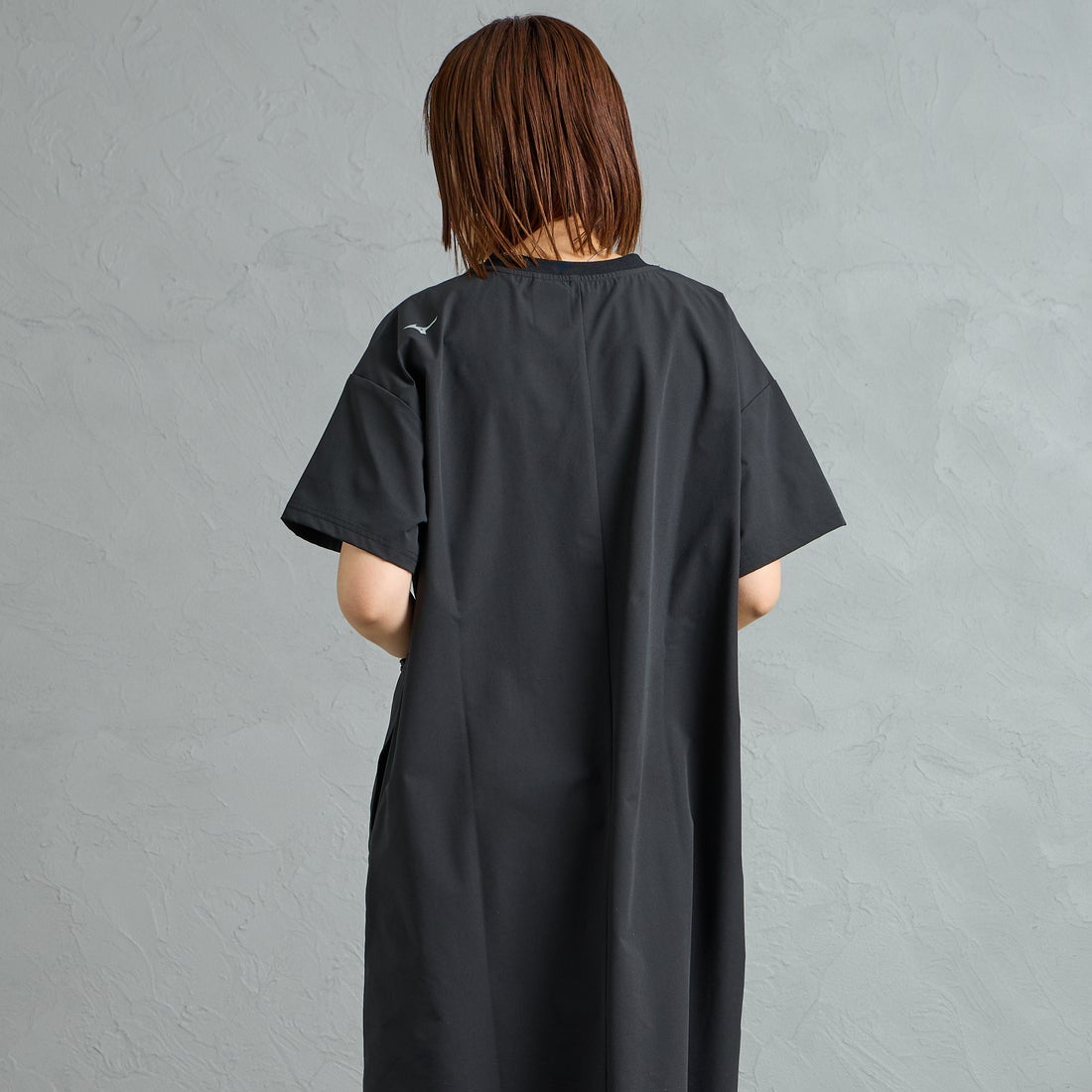 MIZUNO [ミズノ] 別注 4WAYストレッチ ギャザーデザインワンピース [D2JCDW01-JF] BLACK &&モデル身長：159cm 着用サイズ：F&&