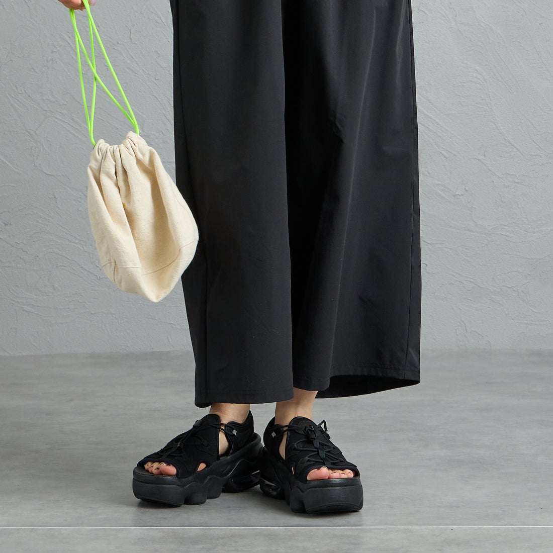 MIZUNO [ミズノ] 別注 4WAYストレッチ ギャザーデザインワンピース [D2JCDW01-JF] BLACK &&モデル身長：159cm 着用サイズ：F&&