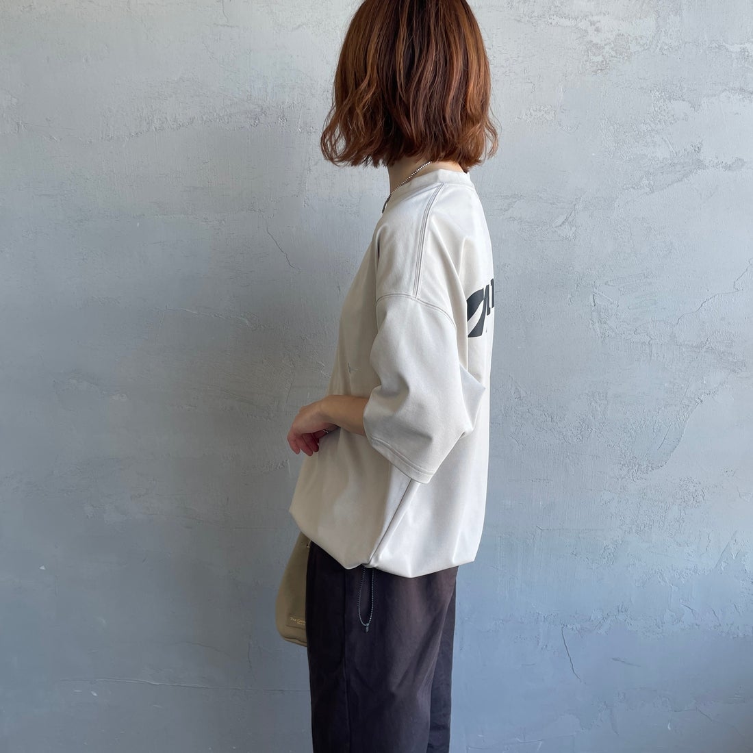 MIZUNO [ミズノ] 別注 ドローコード付き バックプリントTシャツ [D2JADW01-JF] GREIGE &&モデル身長：158cm 着用サイズ：S&&