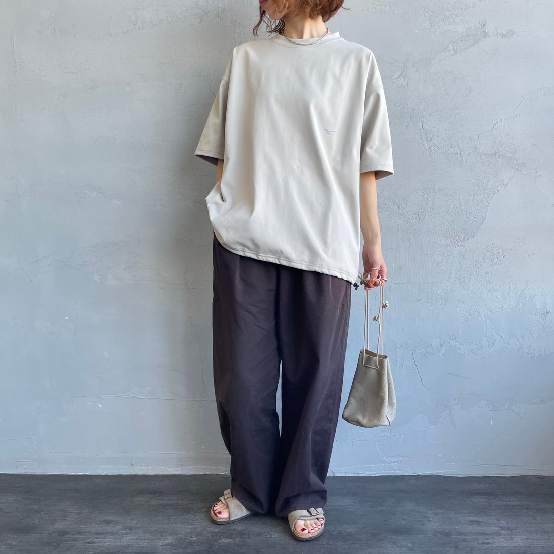 MIZUNO [ミズノ] 別注 ドローコード付き バックプリントTシャツ [D2JADW01-JF] GREIGE &&モデル身長：158cm 着用サイズ：S&&